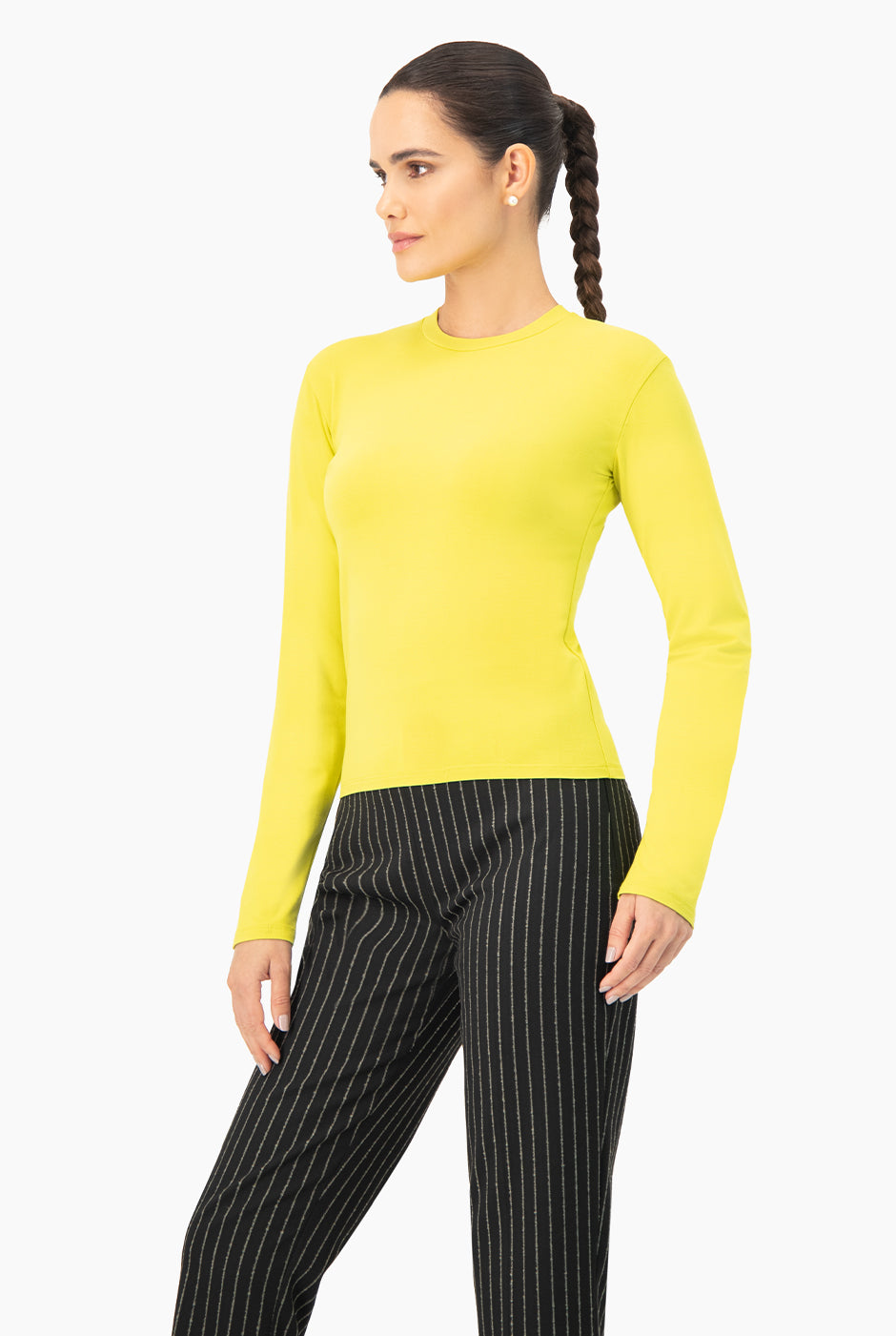 Playera básica verde claro de manga larga y cuello redondo