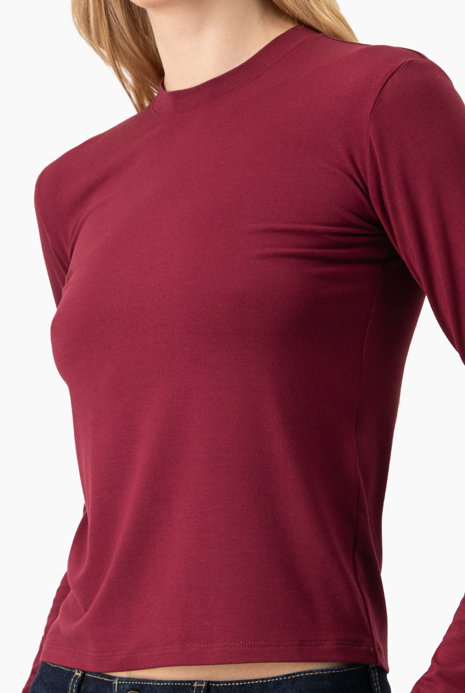 Playera básica recta manga larga color vino.