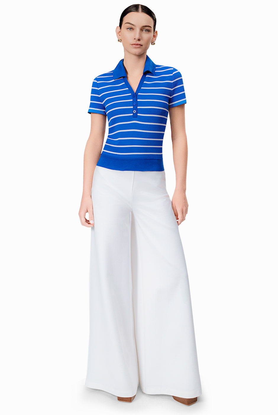 Blusa recta azul con escote en V y rayas horizontales