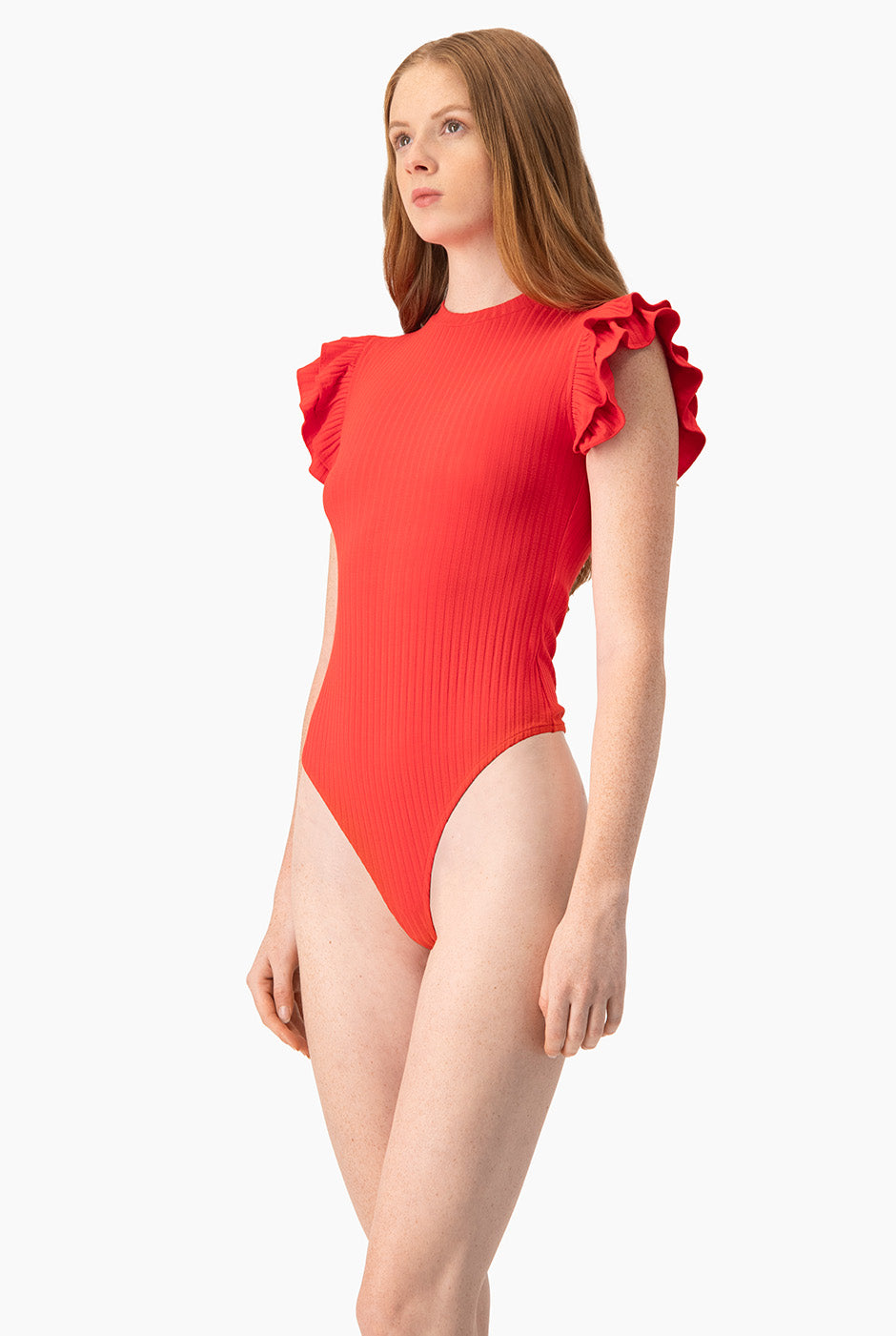 Body rojo con cuello redondo y olanes en los hombros