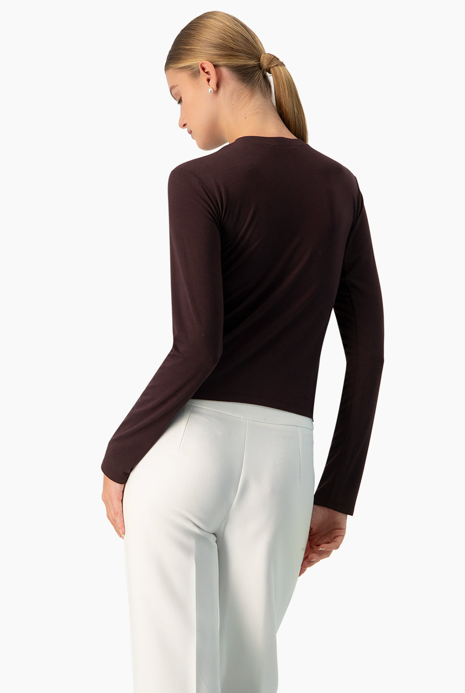 Playera básica lisa café manga larga ajustada