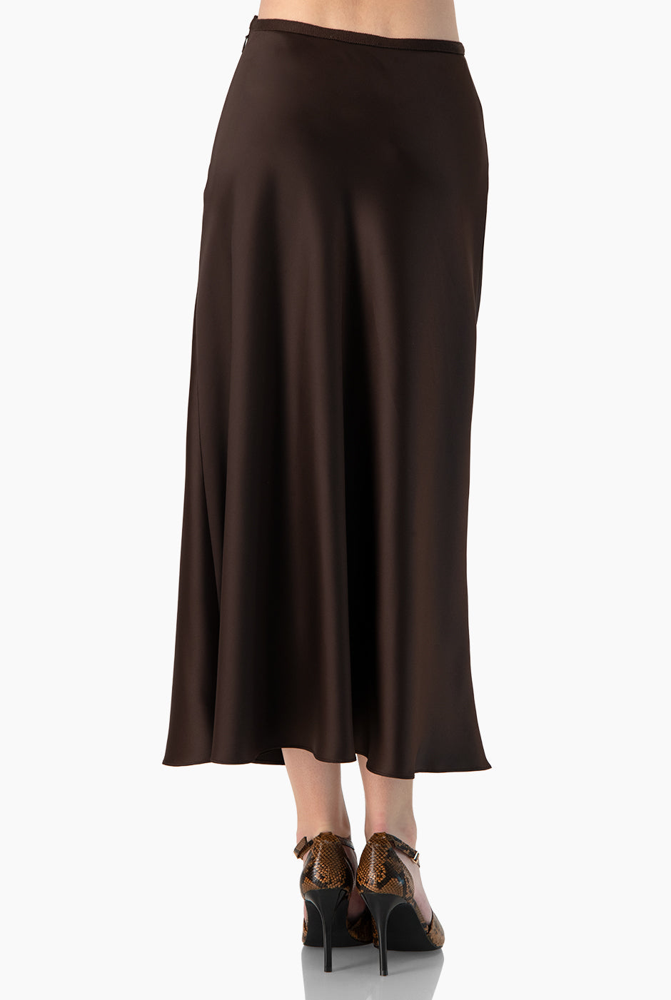 Falda midi lisa café con corte recto y elegante