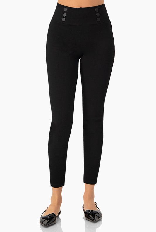 Pantalón slim negro con botones decorativos y pretina ancha