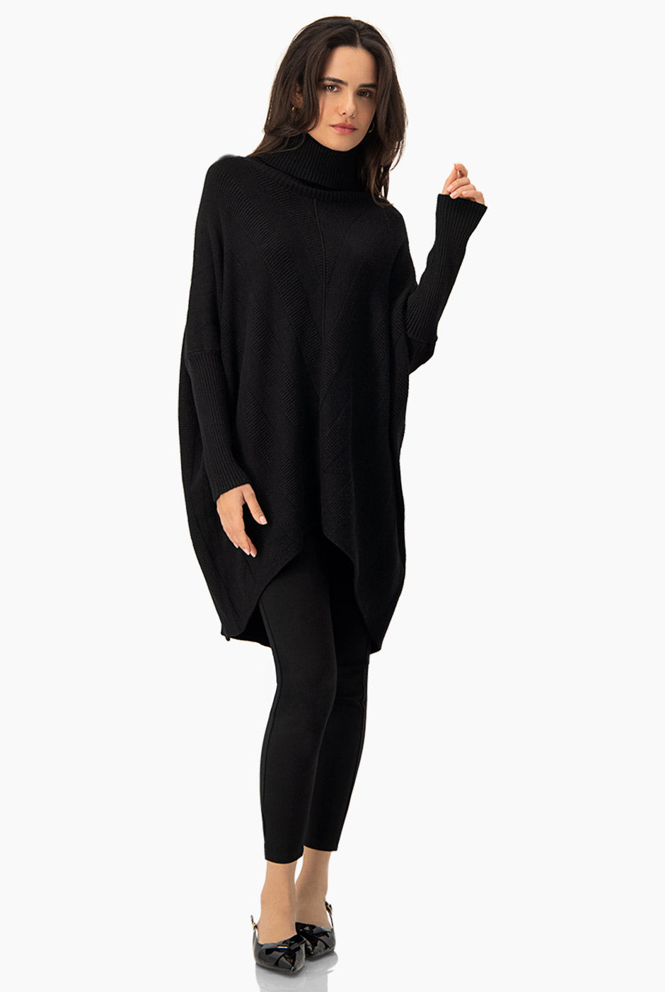 Pantalón slim negro con botones decorativos y pretina ancha