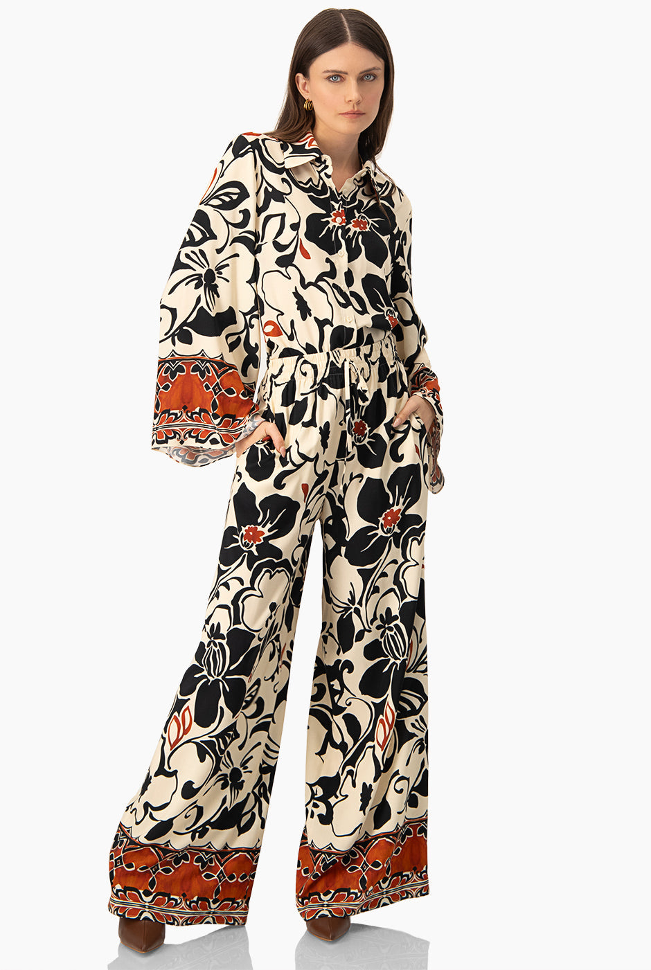 Pantalón estampado floral multicolor con bolsillos y cinta en cintura