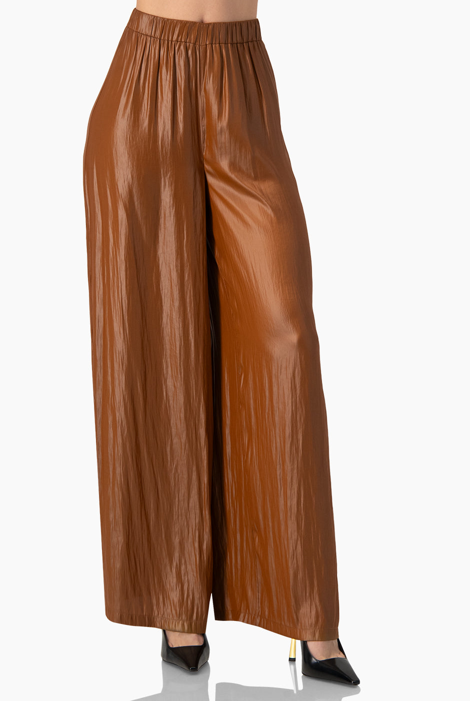 Pantalón café de pierna amplia sin bolsas y cintura elástica