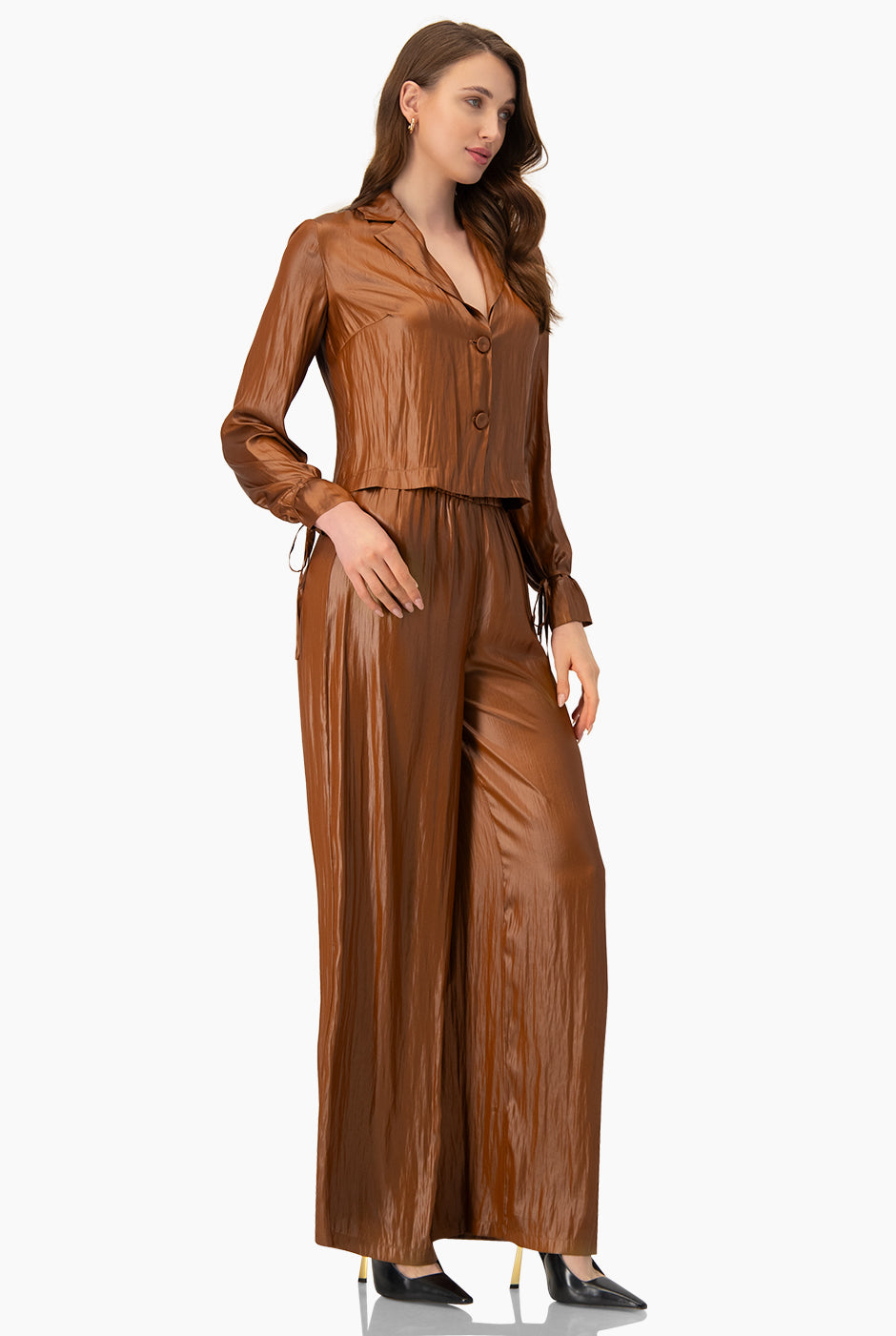 Pantalón café de pierna amplia sin bolsas y cintura elástica