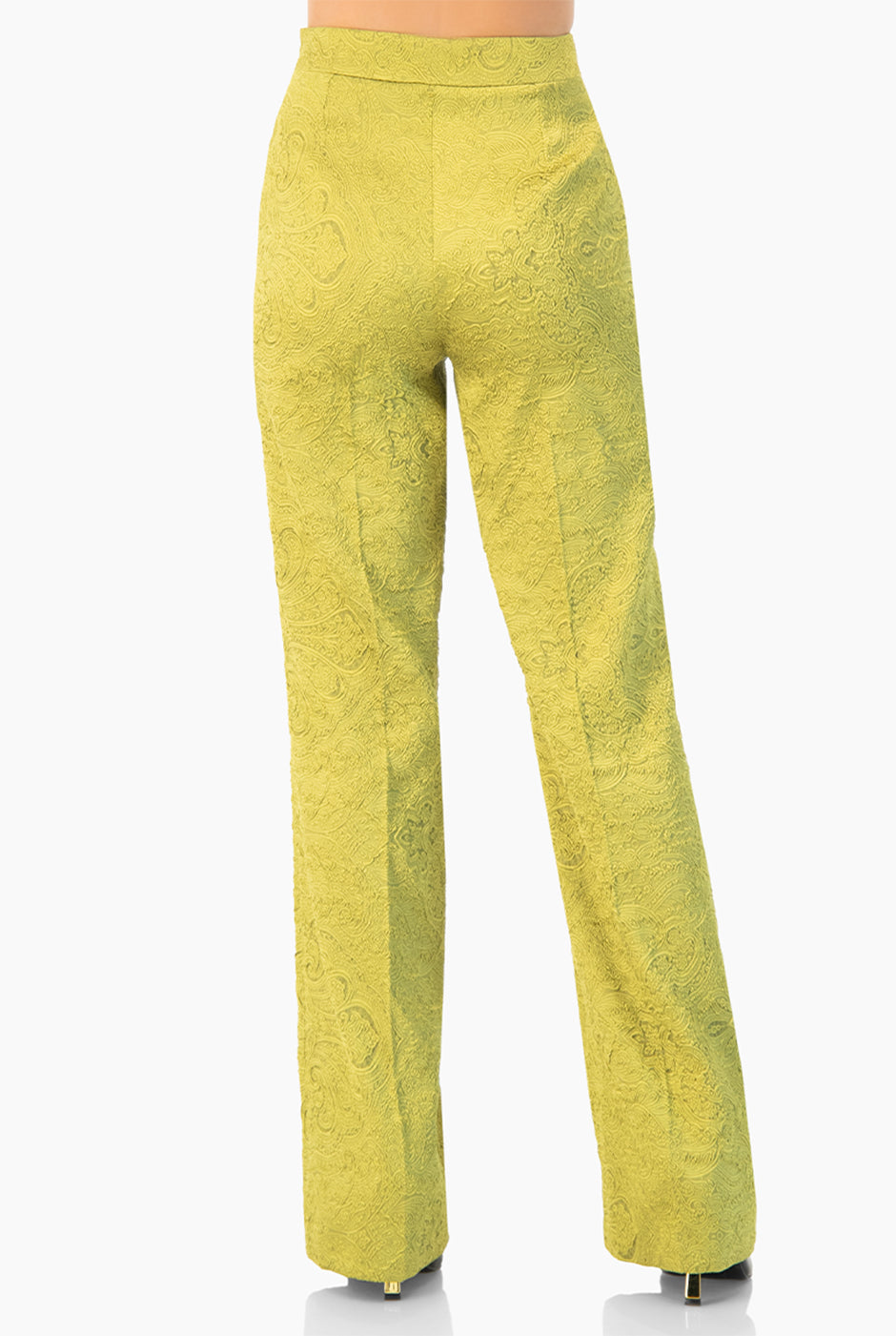 Pantalón verde de pierna amplia con textura visible y dobladillo ancho