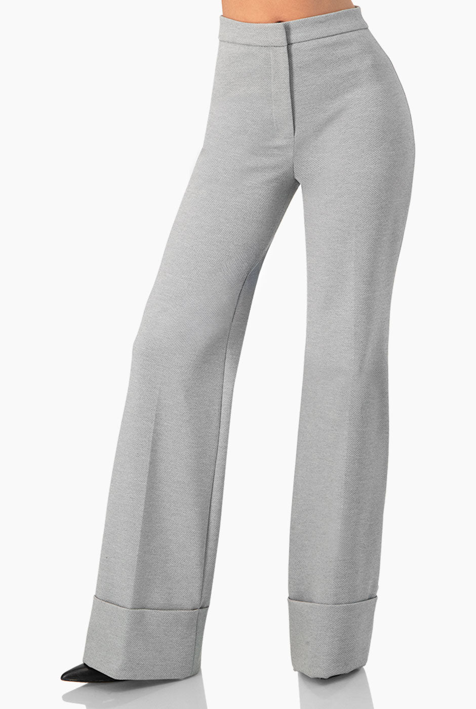 Pantalón campana gris con dobladillo ancho