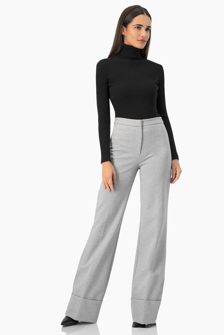 Pantalón campana gris con dobladillo ancho