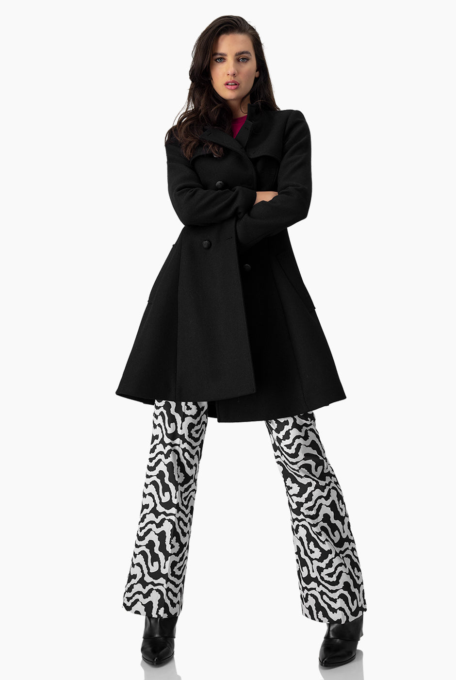 Pantalón recto plateado con estampado animal print y cierre lateral