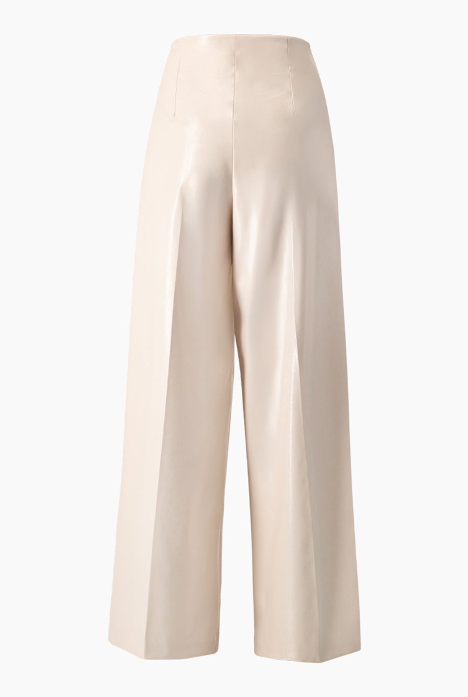 Pantalón amplio marfil de vinipiel con bolsillos laterales.