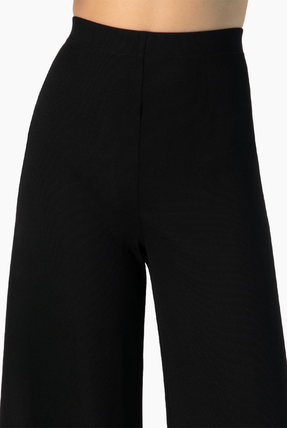 Pantalón culotte negro sin bolsillos y elástico