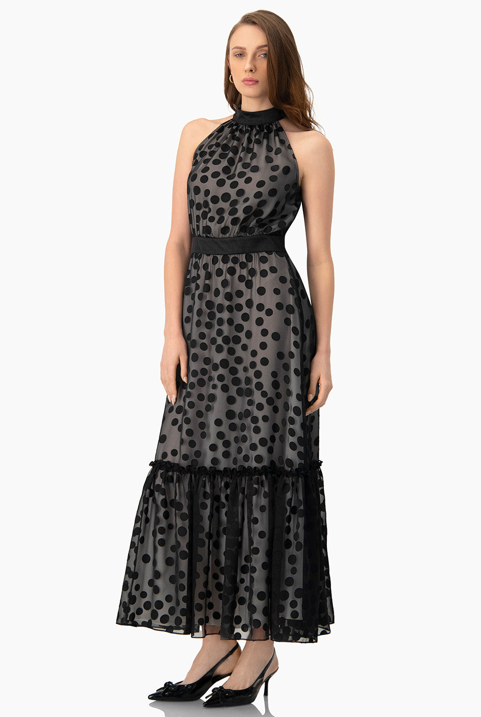 Vestido maxi negro con lunares y cuello halter