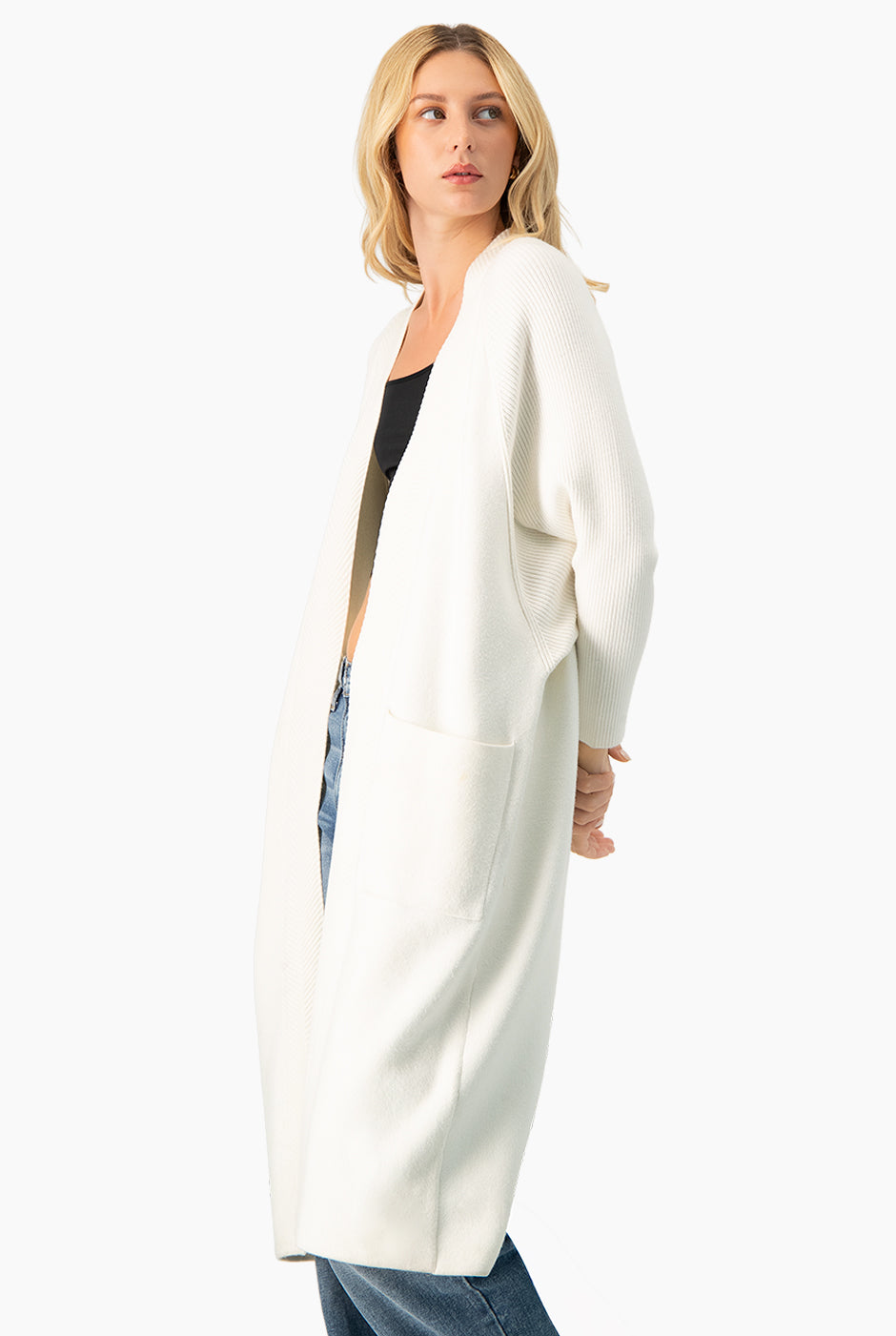 Cárdigan largo tejido blanco con bolsillos delanteros