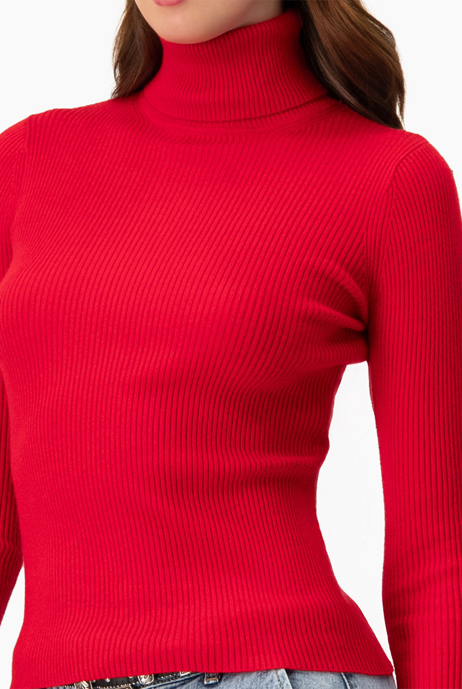 Suéter acanalado rojo con cuello alto y mangas largas