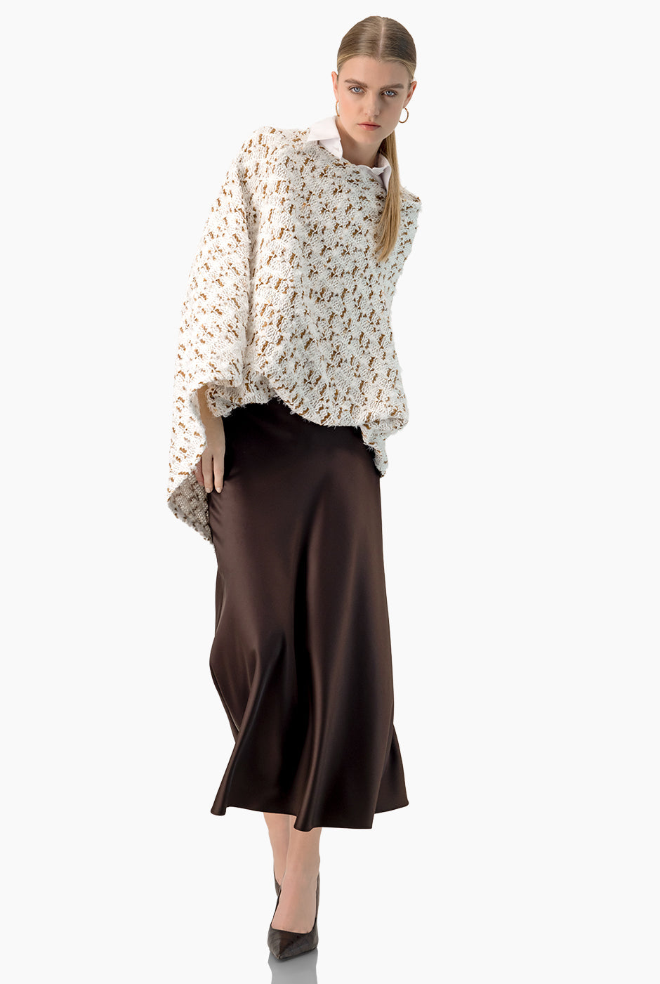 Poncho tejido multicolor con diseño geométrico de Ivonne