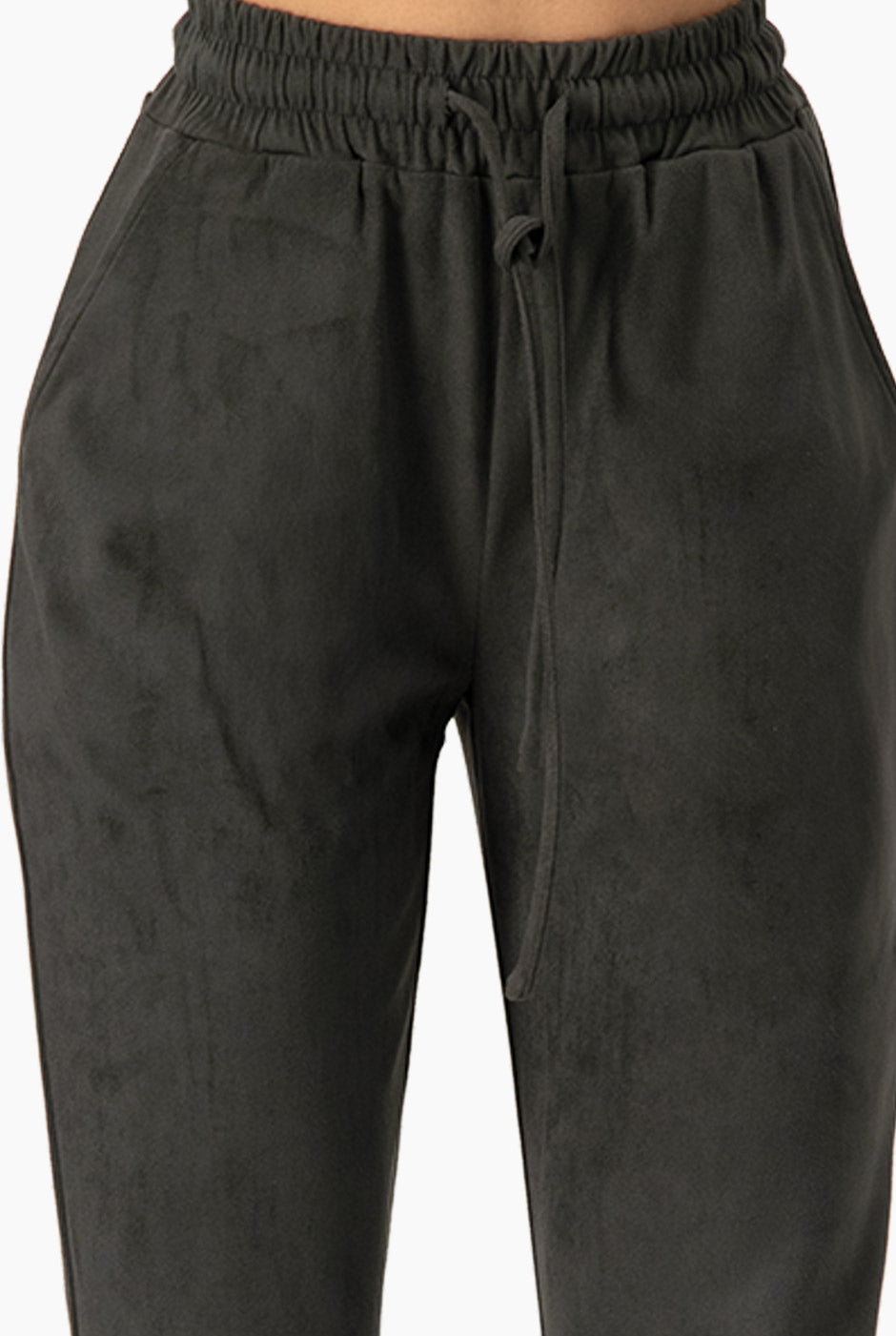 Pantalón Jogger Suede verde con pretina ajustable y bolsillos